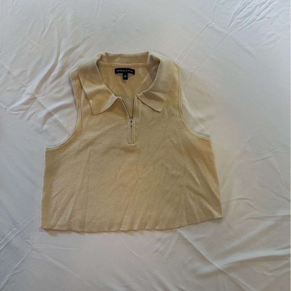 Kendall & Kylie Cream Zip-Up Sleeveless Top